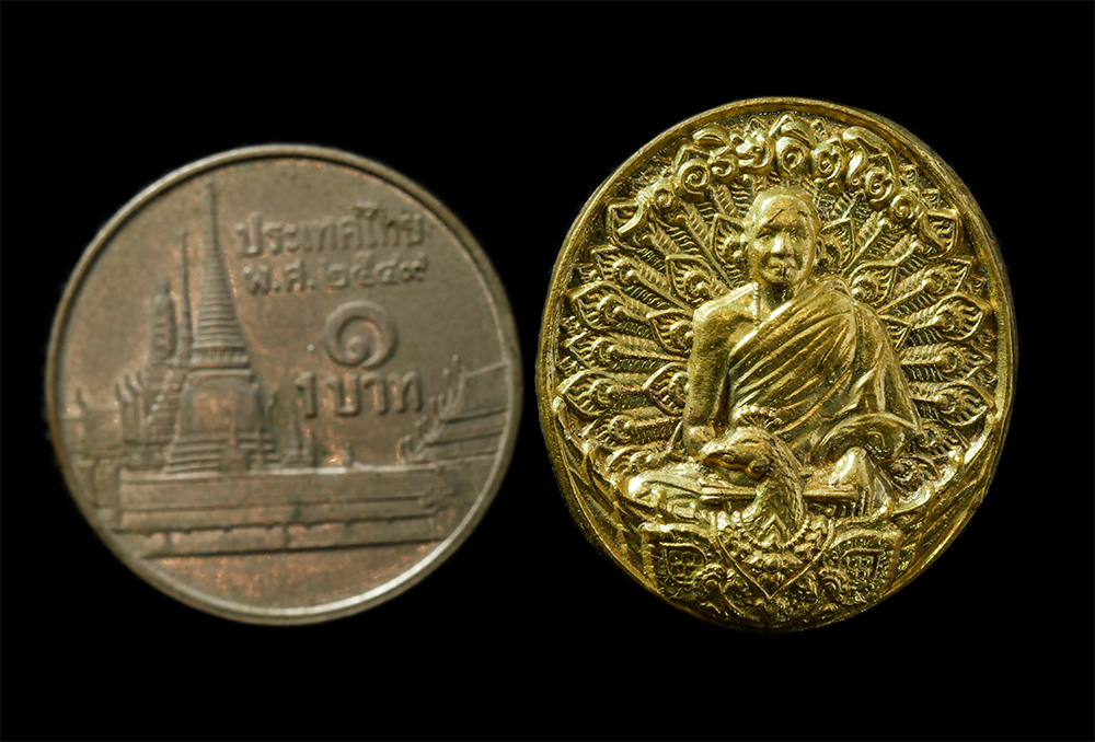 20Jan25 (18)p2.jpg - เหรียญครูบาอริยชาติ นั่งทรงนกยูง ด้านหลังเป็นท้าวเวสสุวรรณบนยันต์เกราะเพชร วัดแสงแก้วโพธิญาณ จ.เชียงราย เนื้อทองทิพย์ ทองระฆัง พระสวย มวลสารดี ยันต์ศั [..] | https://kamulet.in.th